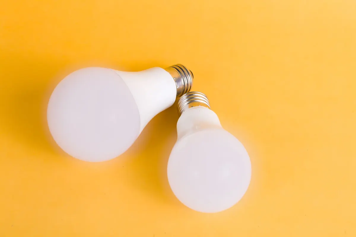 Warm White vs Cool White Bulbs: Which Colour Temperature for Each Room?